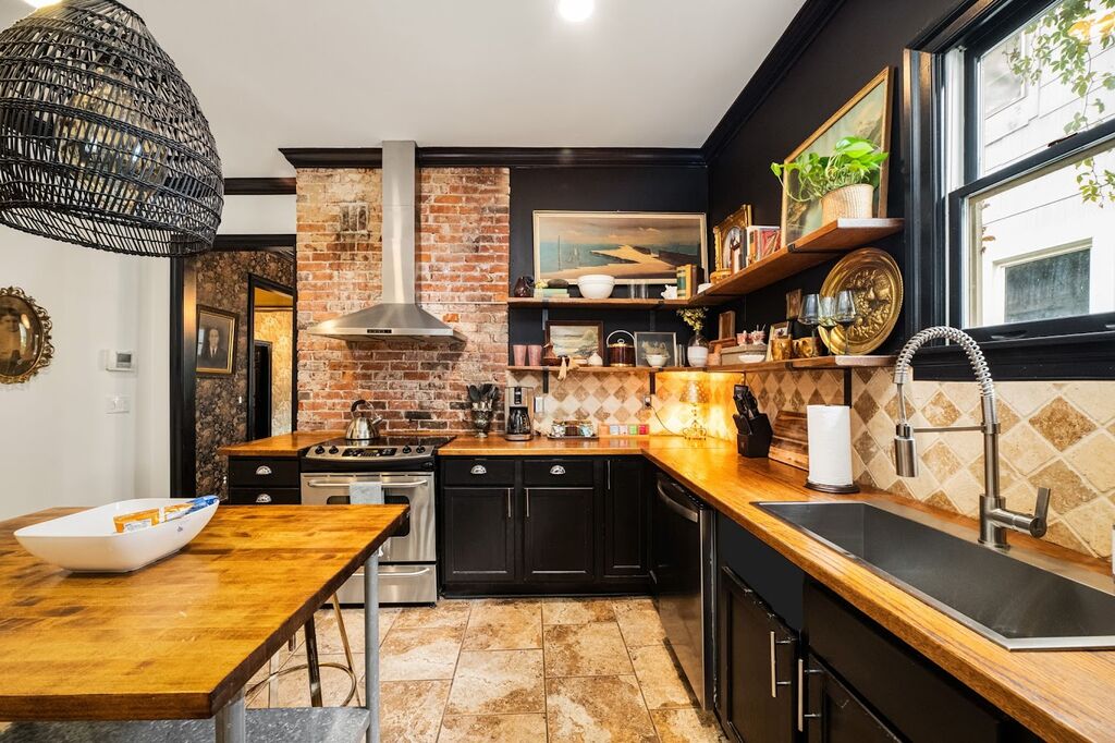 Magnolia Crest Manor