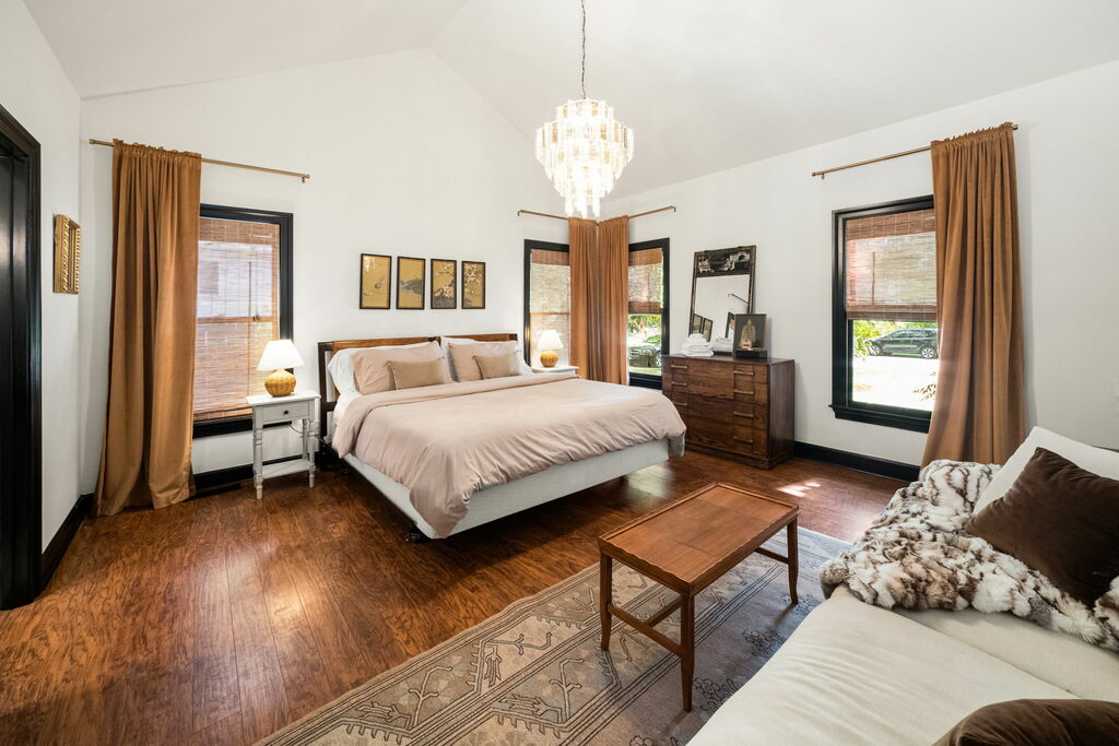 Magnolia Crest Manor