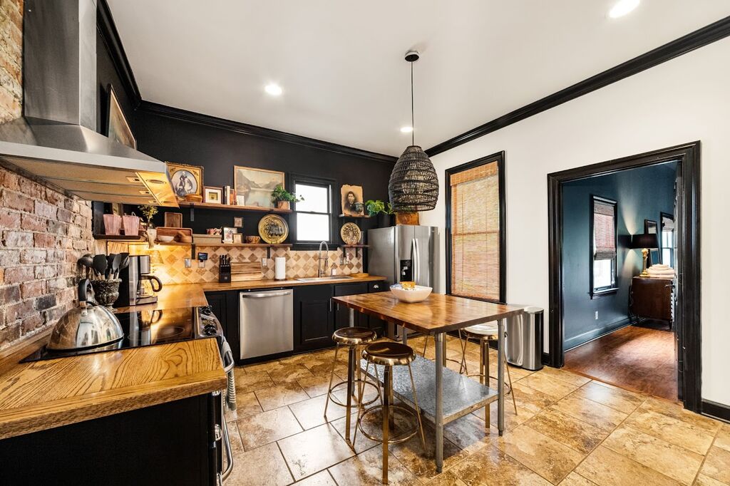 Magnolia Crest Manor