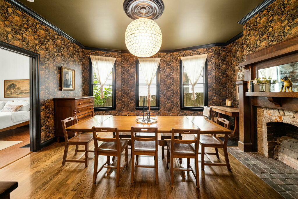 Magnolia Crest Manor