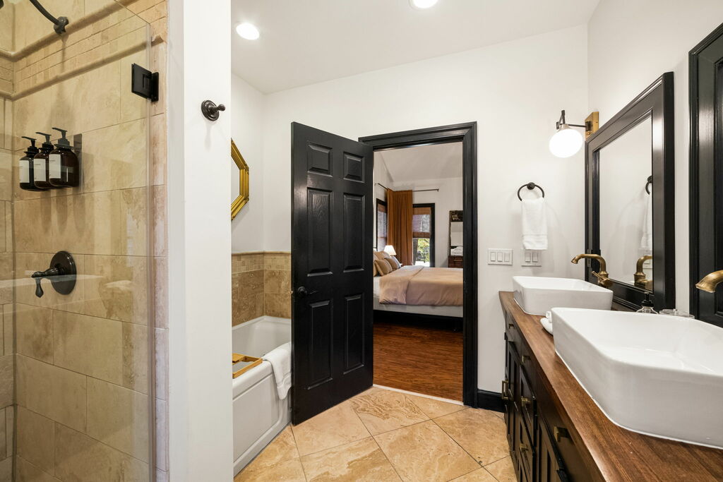 Magnolia Crest Manor