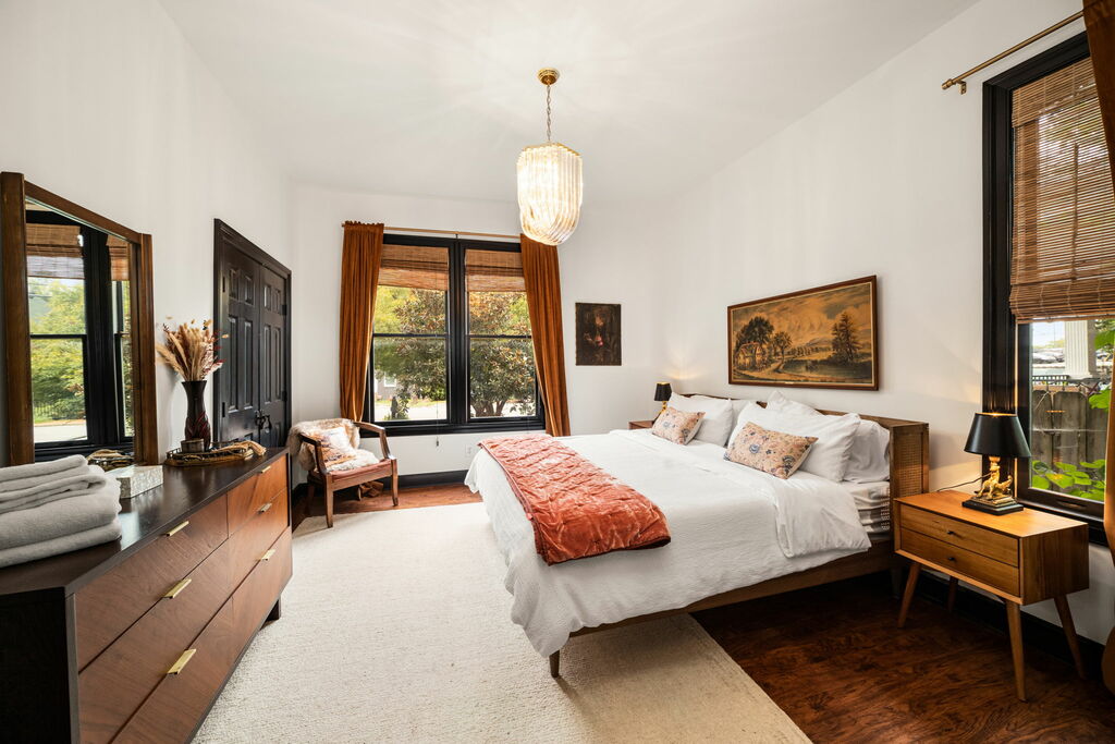 Magnolia Crest Manor