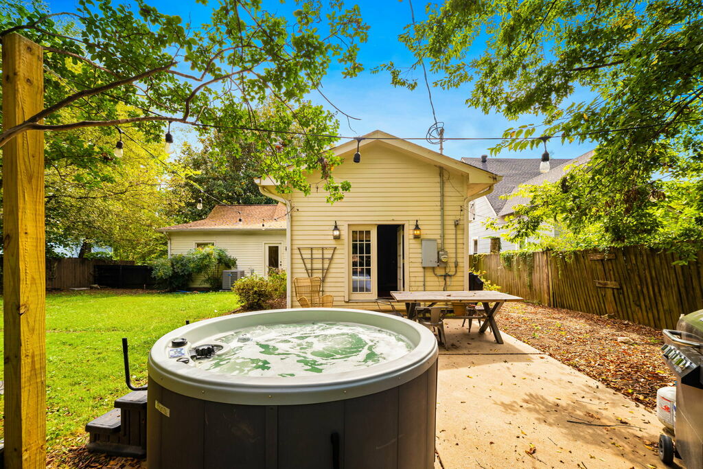 Magnolia Crest Manor