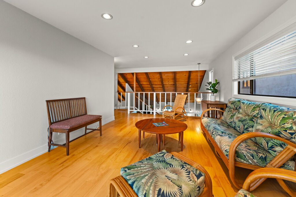 Sandy Coast Charm