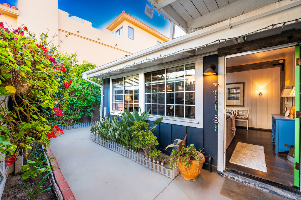 Nantucket Cottage Hideaway